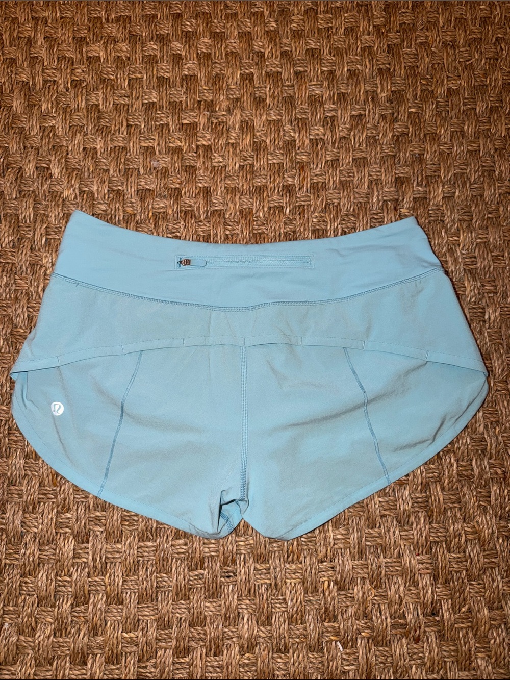 lululemon Light Blue Women’s Low Rise Speed Up Shorts Size 4 Reg - Picture 2 of 4